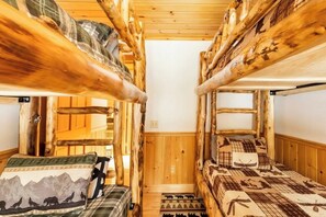 Tabla de planchar con plancha, wifi y ropa de cama 