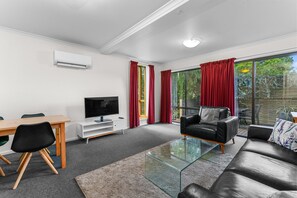 Apartment | Living room - 2-bed Townhouse Retreat in Sandy Bay With Parking (Hobart)