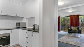 Apartment | Private kitchen | Cookware/dishes/utensils