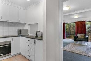 Apartment | Private kitchen | Cookware/dishes/utensils