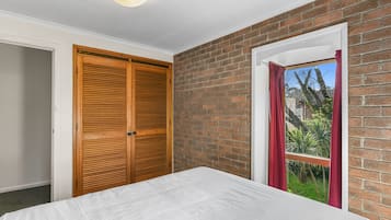 Apartment | 2 bedrooms, iron/ironing board, bed sheets