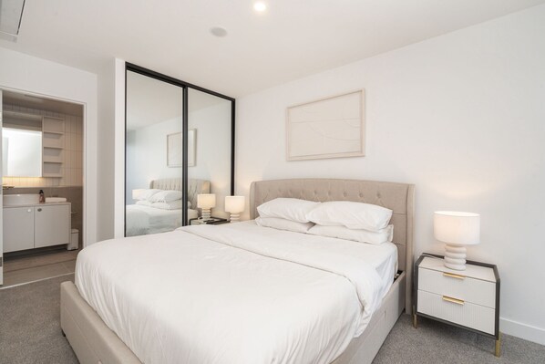 Apartment | 2 bedrooms, laptop workspace, iron/ironing board, bed sheets - Modern 2-bed Apartment With Premium Amenities (Canberra)