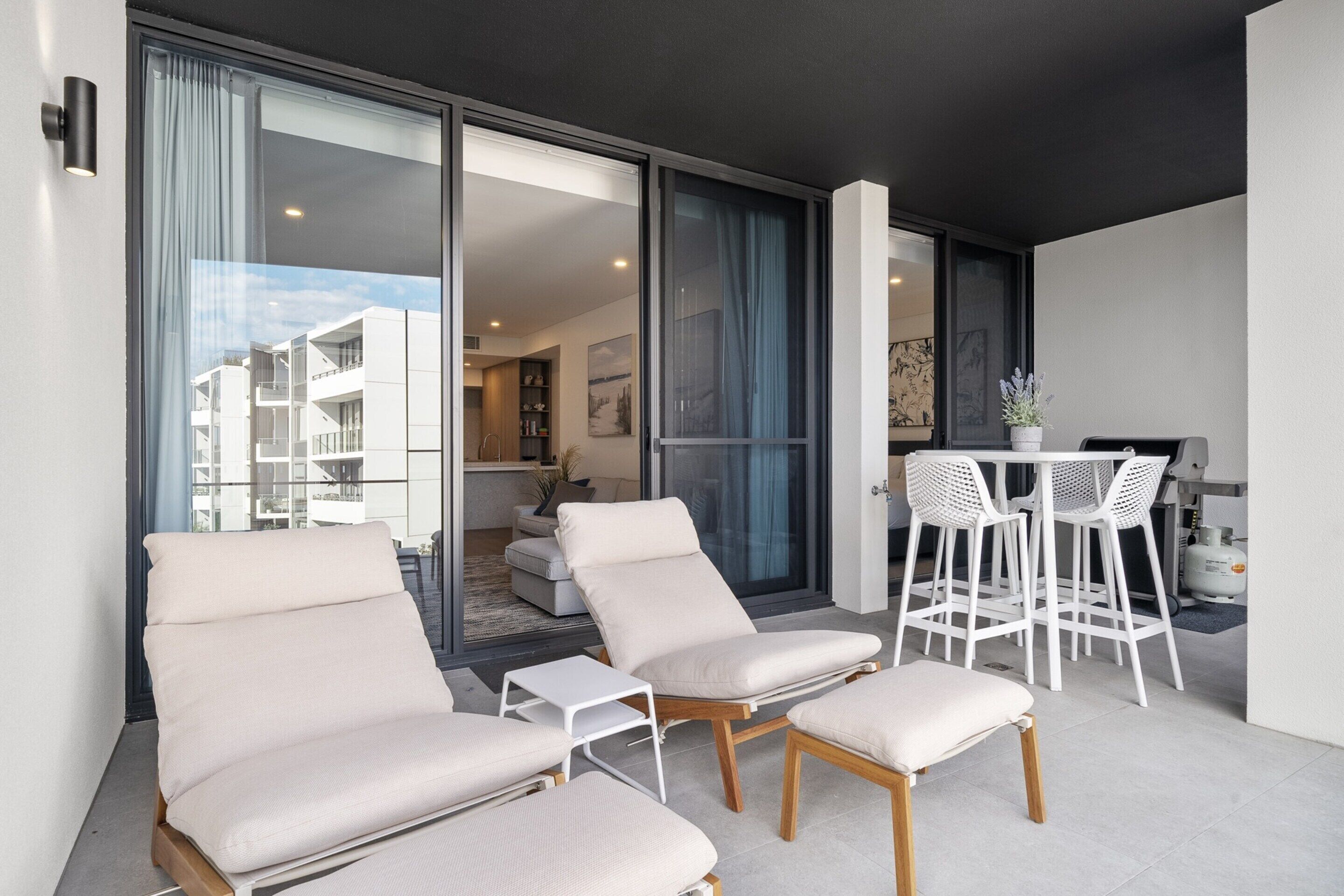 Apartment | Outdoor dining