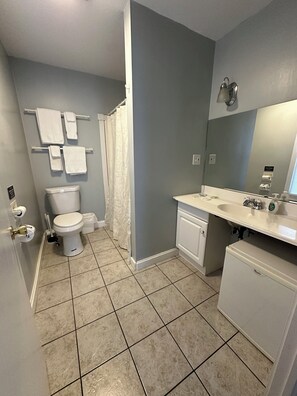 Dusche, Haartrockner, Handtücher, Seife