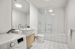 Departamento | Baño | Tina, secadora de cabello, toallas, jabón