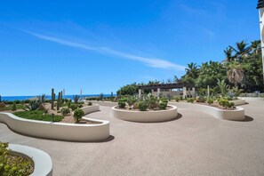 المنطقة المحيطة بالمنشأة