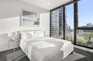 2 habitaciones y tabla de planchar con plancha 