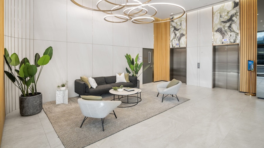 Elegant 2-bed With Superb Views & Amenities