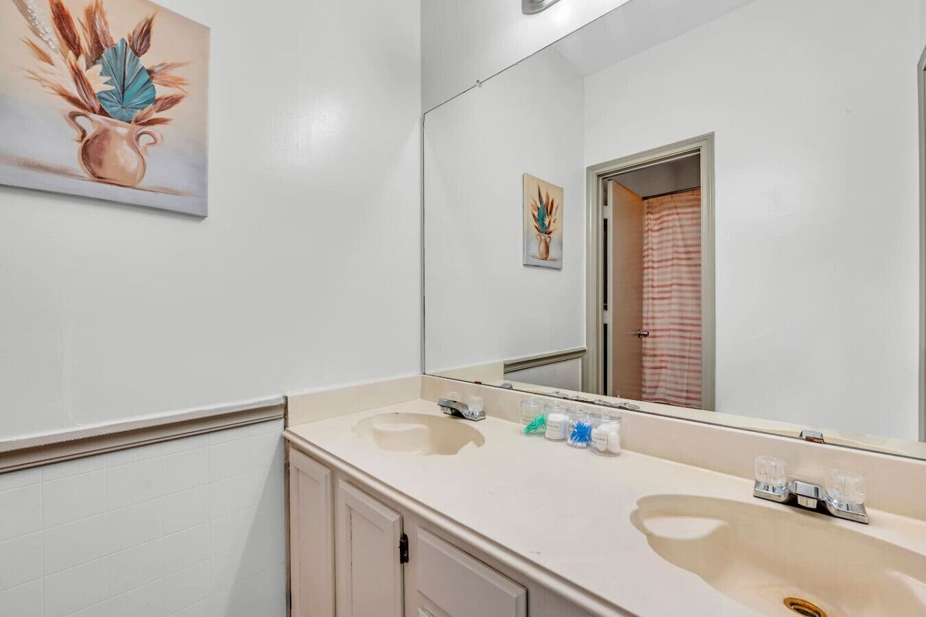 Haartrockner, Handtücher, Seife, Shampoo