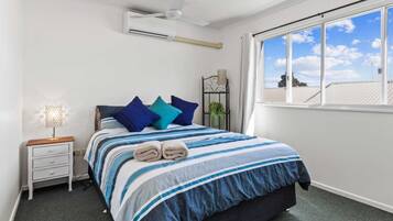 2 bedrooms, iron/ironing board, bed sheets