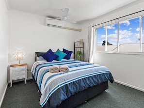 2 bedrooms, iron/ironing board, bed sheets