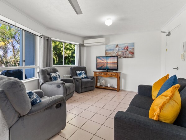Apartment | Living room - Spacious Esplanade Apartment With Rooftop Access (Hervey Bay)