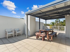 Apartment | Balcony - Spacious Esplanade Apartment With Rooftop Access (Hervey Bay)