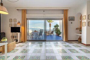 Interior - Sea Escape - Apartment by the Sea (Giardini Naxos)