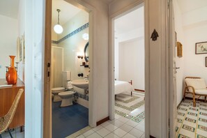 Dusche, Haartrockner, Bidet, Handtücher