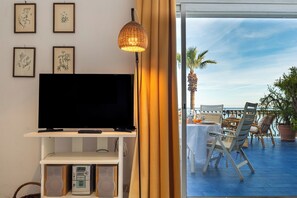 Interior - Sea Escape - Apartment by the Sea (Giardini Naxos)