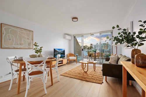 Stylish 1-bed Apartment Near Manly Beach