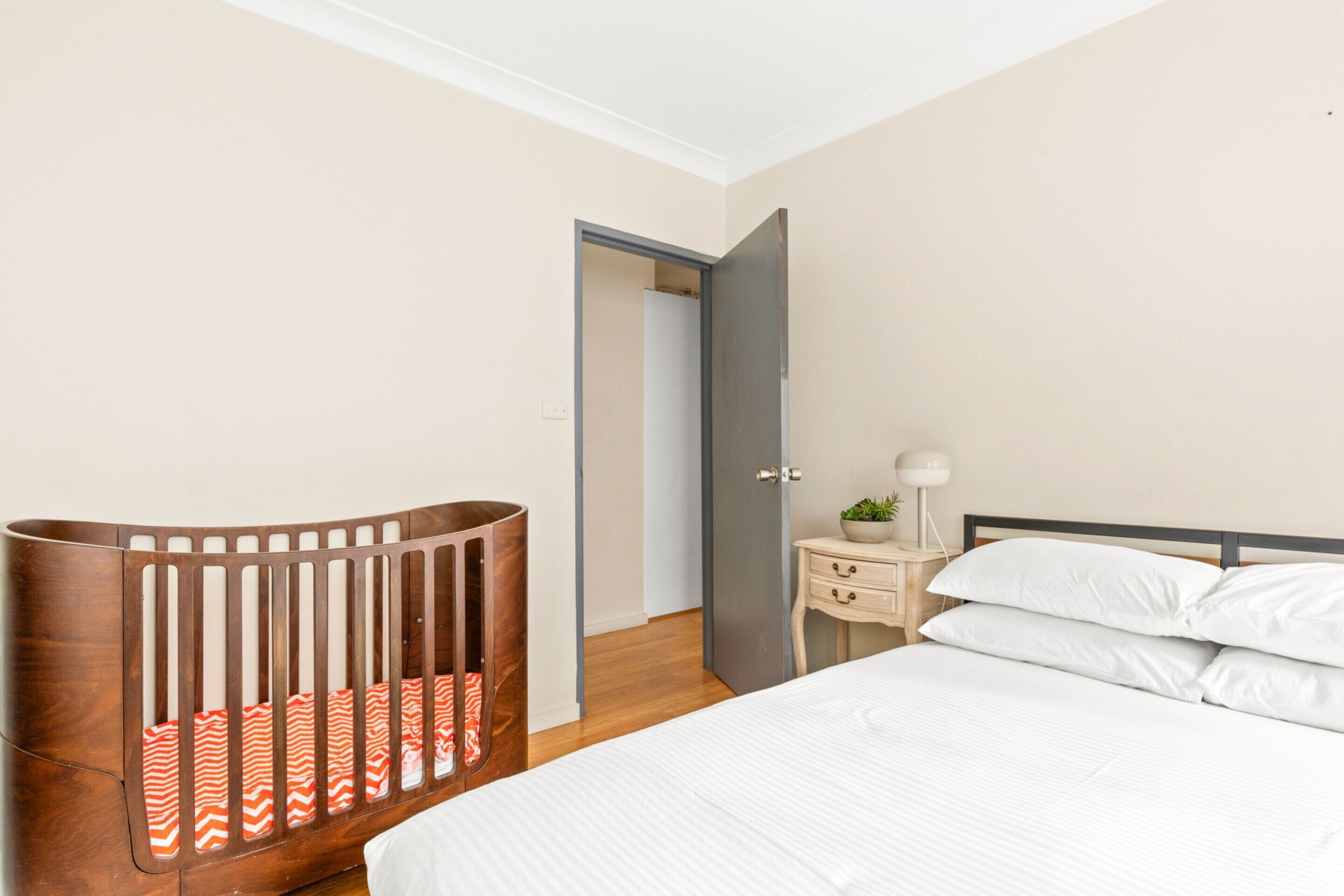 Apartment | 2 bedrooms, iron/ironing board, bed sheets