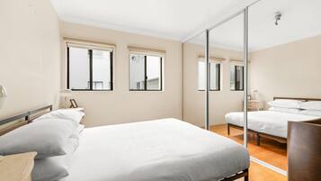 Apartment | 2 bedrooms, iron/ironing board, bed sheets