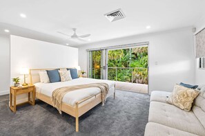 Apartment | 3 bedrooms, iron/ironing board, bed sheets - Spacious 3-bed Home With Patio Near Beach (Sunshine Coast)