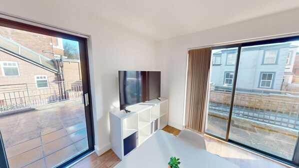 Interior - Modern 2BR Apt near NTU & City Centre-Free Parking (Nottingham)