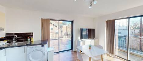 Micro-ondes, four, plaque de cuisson