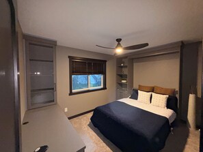 مكواة/لوح كي وواي فاي مجانًا وملاءات أسرّة