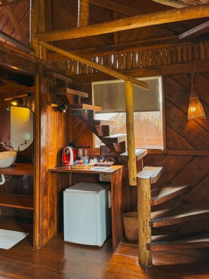 كابينة ديلوكس - بمنظر للبحر | مكتب ومساحة عمل للكمبيوتر المحمول ومكواة/لوح كي وواي فاي مجانًا