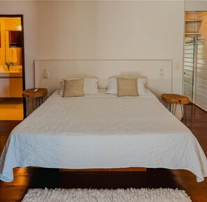 Familienbungalow, Meerblick | Schreibtisch, laptopgeeigneter Arbeitsplatz, Bügeleisen/Bügelbrett