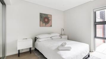 3 bedrooms, iron/ironing board, bed sheets