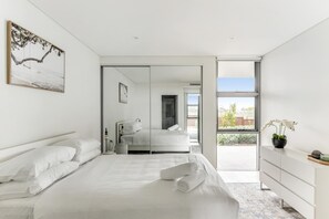 Departamento | 3 habitaciones, tabla de planchar con plancha y ropa de cama