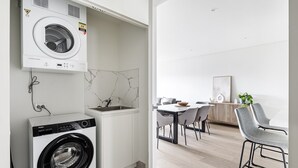 Apartment | Badezimmer | Haartrockner, Handtücher, Seife, Shampoo
