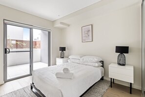 3 bedrooms, iron/ironing board, bed sheets