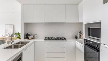 Apartment | Private kitchen | Cookware/dishes/utensils