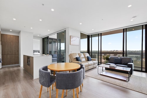 Luxe 2-bed: Modern Interiors, Balcony & BBQ Area