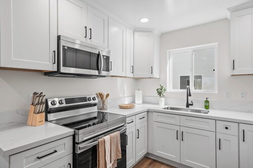 Modern Organic Retreat - New 2 Bed 2.5 Bath - Near Downtown SD