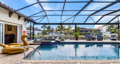 Waterfront Luxury Getaway with Pool, Spa & Game Room â Villa Miramar Retreat - Roelens