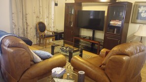 Televisión, libros y biblioteca musical 