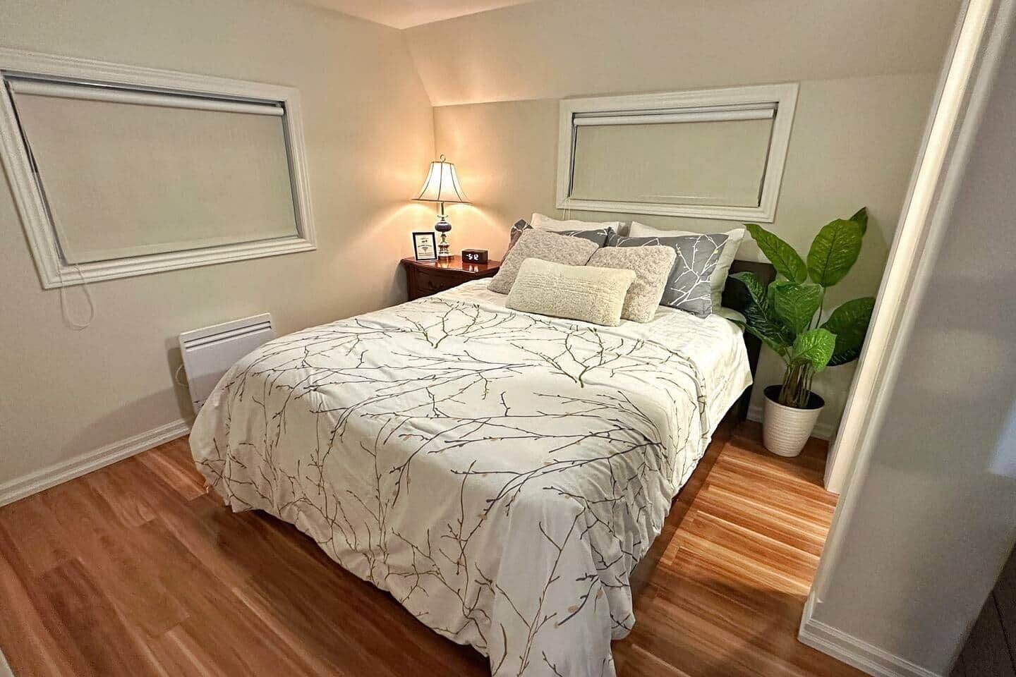 2 makuuhuonetta, työpöytä, silitysrauta/-lauta, ilmainen Wi-Fi