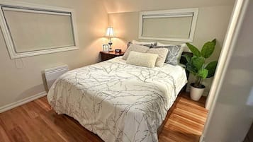 2 makuuhuonetta, työpöytä, silitysrauta/-lauta, ilmainen Wi-Fi