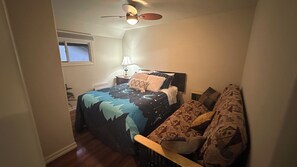 Fer et planche à repasser, Wi-Fi gratuit, draps fournis