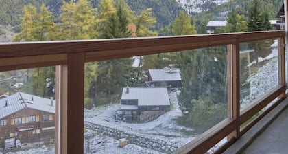 Cosy Apartment in the Centre of Town With Views and Parking