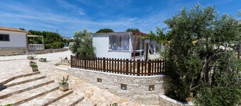 Estudio 'Francesca, Mono Deluxe B' con terraza compartida, Wi-Fi y aire acondicionado