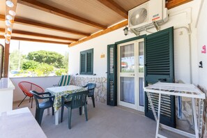 تناول الطعام بالخارج