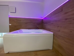 تجهيزات دش، مجففات شعر، مناشف