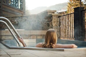 Outdoor spa tub - Ritz Carlton Club,  Luxury 3 bedroom residence, Vail Colorado (Vail)