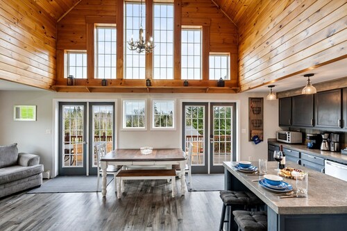 S Diamond S Retreat | Hot Tub and Snowmobile Access!