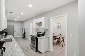 House | 4 bedrooms - Spacious 4BR Haven Perfect for Groups Near DT (San Antonio)