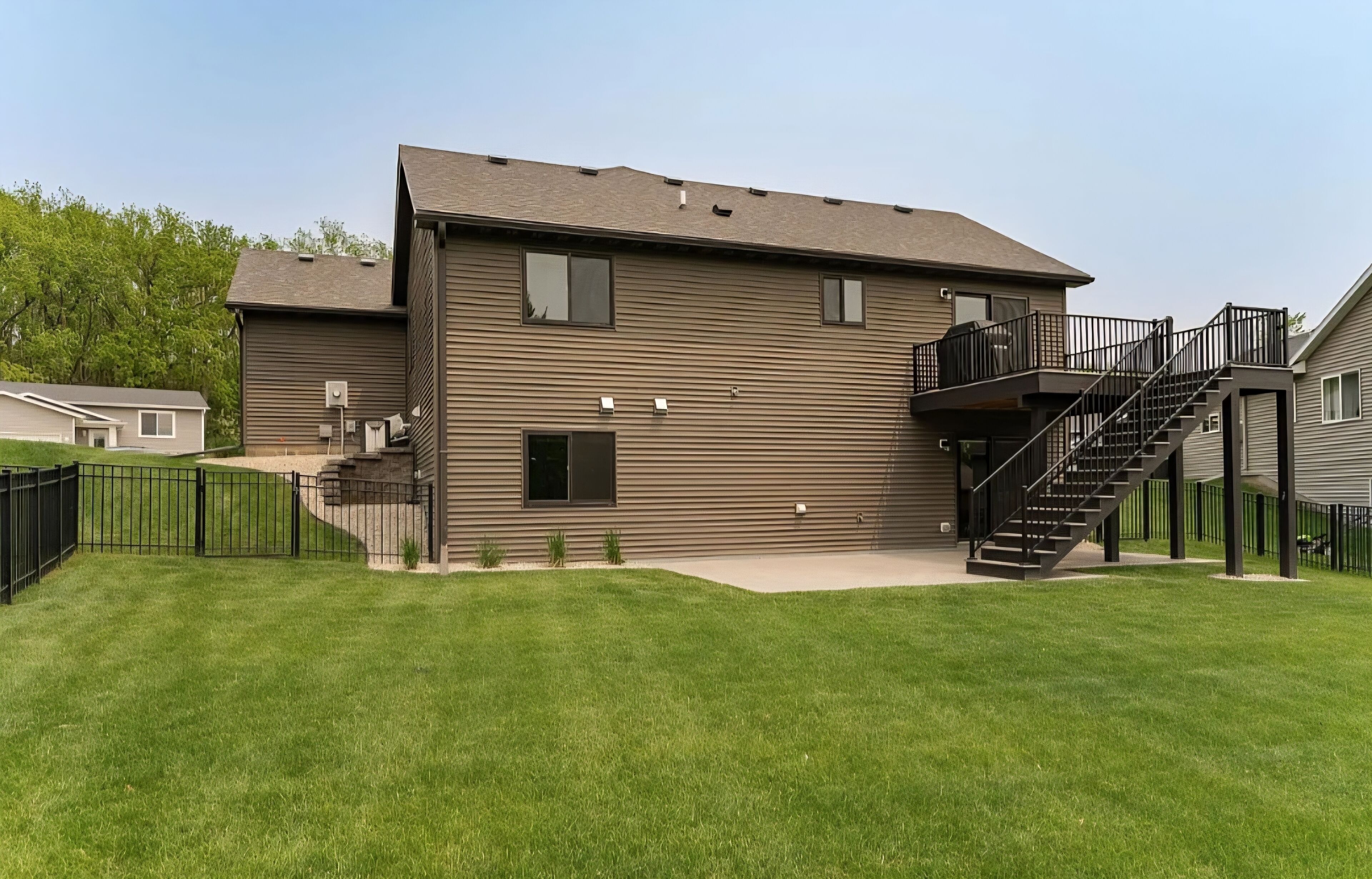 المنشأة من الخارج