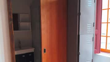 Comfort slaapzaal, uitzicht op de stad | Gratis wifi